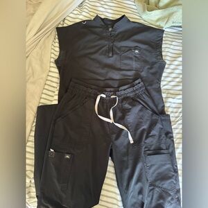 Solis x koi Freda Women's Scrub Set size M